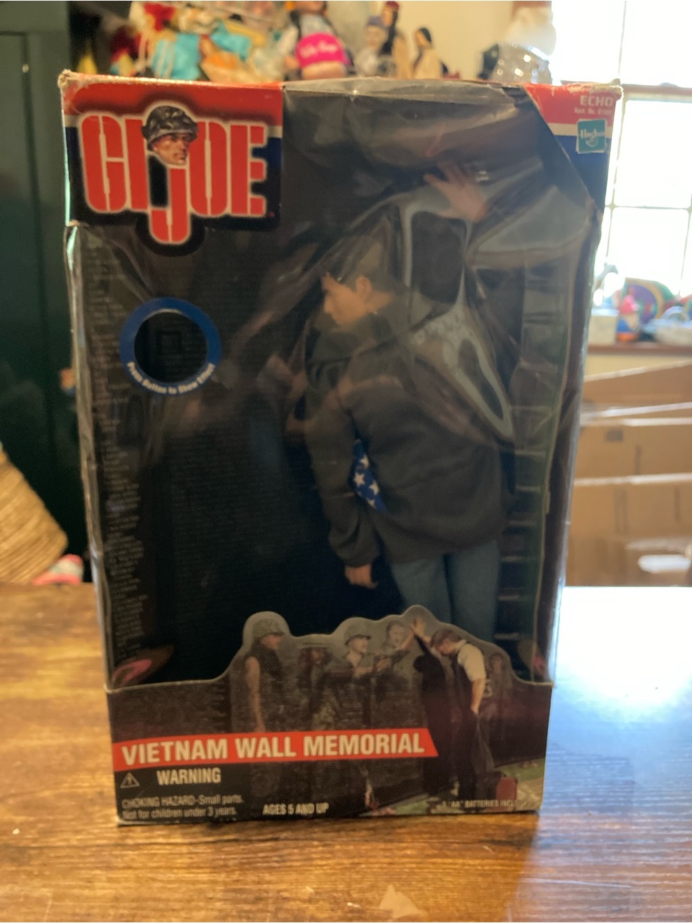 Hasbro 2000 G.I. Joe Vietnam wall with figure